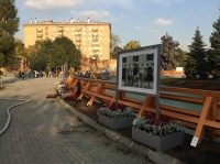 наши уличные информационные стенды гармонично вписались в ухоженную территорию Московского Зоопарка