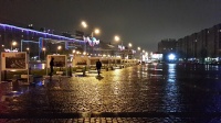 ночная московская молодежь тоже проявляет не поддельный интерес к нашим выставочным стендам для ТАСС