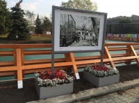 Уличный информационный стенд с исторической фотографией Московского Зоопарка