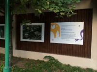 уличный информационный стенд о легендах Московского Зоопарка